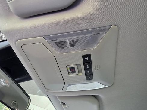 Used 2020 Toyota RAV4 LE FWD image 22