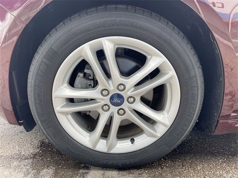 Used 2018 Ford Fusion SE image 32