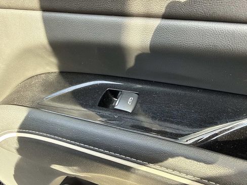 Used 2023 Cadillac Escalade Premium Luxury image 36