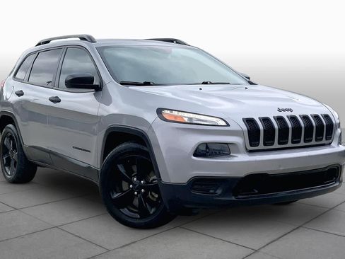 Used 2016 Jeep Cherokee Sport FWD image 3