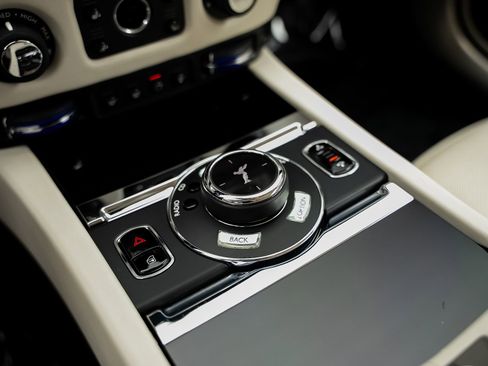 Used 2017 Rolls-Royce Wraith RWD image 51