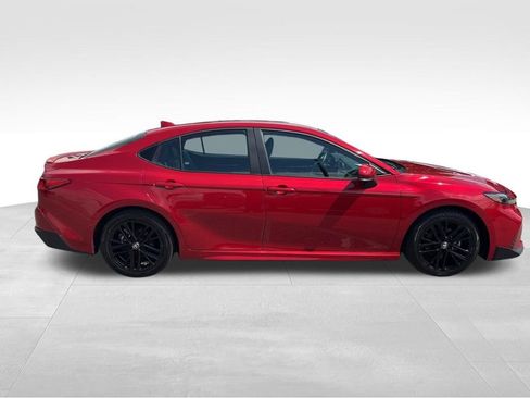Used 2025 Toyota Camry SE FWD image 6