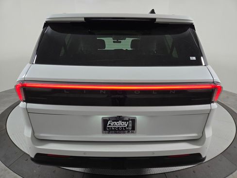 New 2026 Lincoln Navigator L Premier image 5