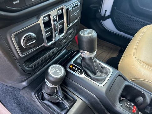 Used 2019 Jeep Wrangler Unlimited Sahara w/ LED Lighting Group AWD/4WD image 21