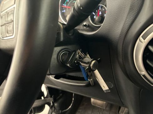 Used 2015 Jeep Wrangler Unlimited Sahara w/ Connectivity Group AWD/4WD image 17