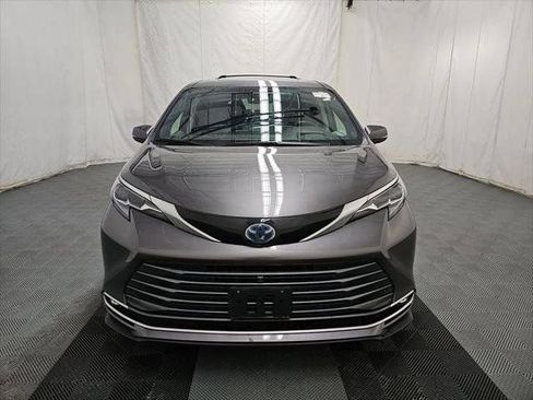 Used 2024 Toyota Sienna Platinum AWD/4WD image 12