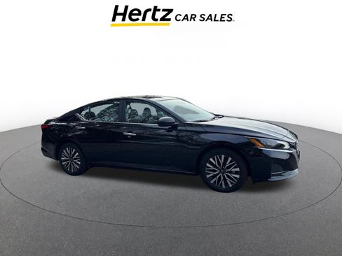 Used 2025 Nissan Altima 2.5 SV image 1