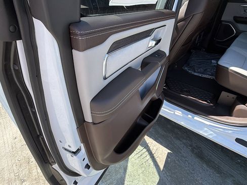 New 2026 RAM 1500 Laramie AWD/4WD image 18