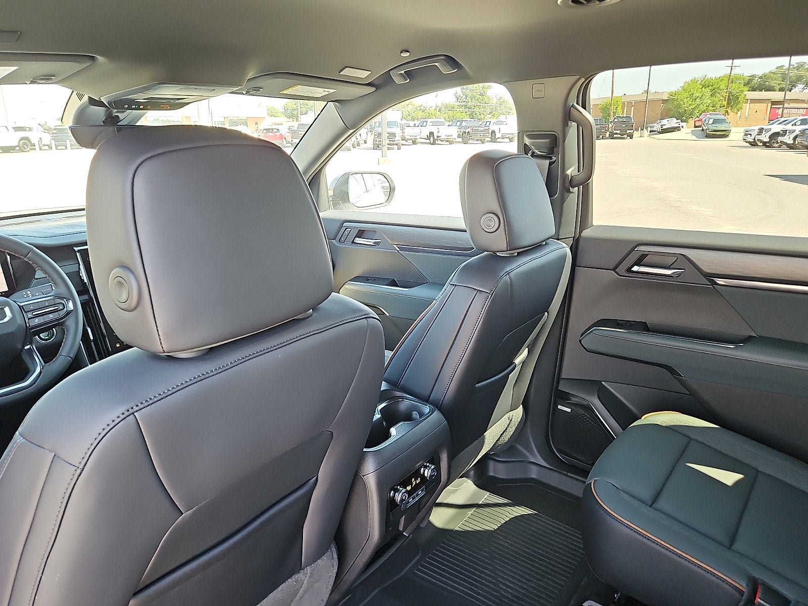 New 2026 GMC Acadia AT4 w/ LPO, Floor Liner Package AWD/4WD image 9