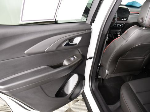 Used 2025 Chevrolet TrailBlazer RS w/ Convenience Package AWD/4WD image 47