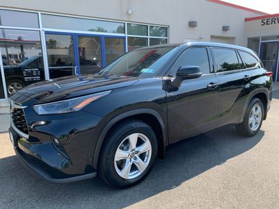 Used 2022 Toyota Highlander LE