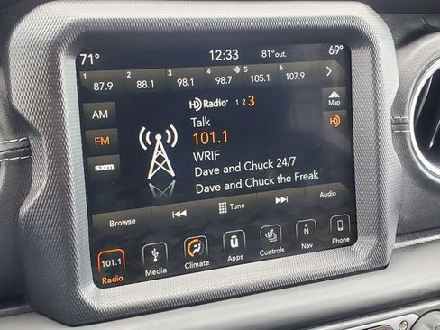 Used 2018 Jeep Wrangler Unlimited Sahara AWD/4WD image 18