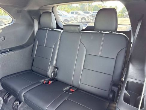 Used 2025 GMC Acadia Elevation w/ Elevation Premium Package FWD image 12
