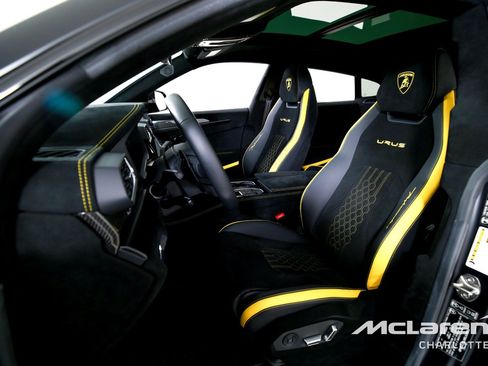 Used 2024 Lamborghini Urus Performante AWD/4WD image 11