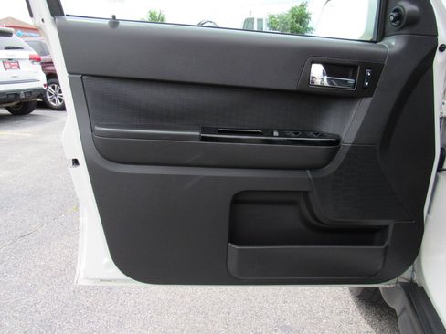 Used 2009 Ford Escape Limited AWD/4WD image 14