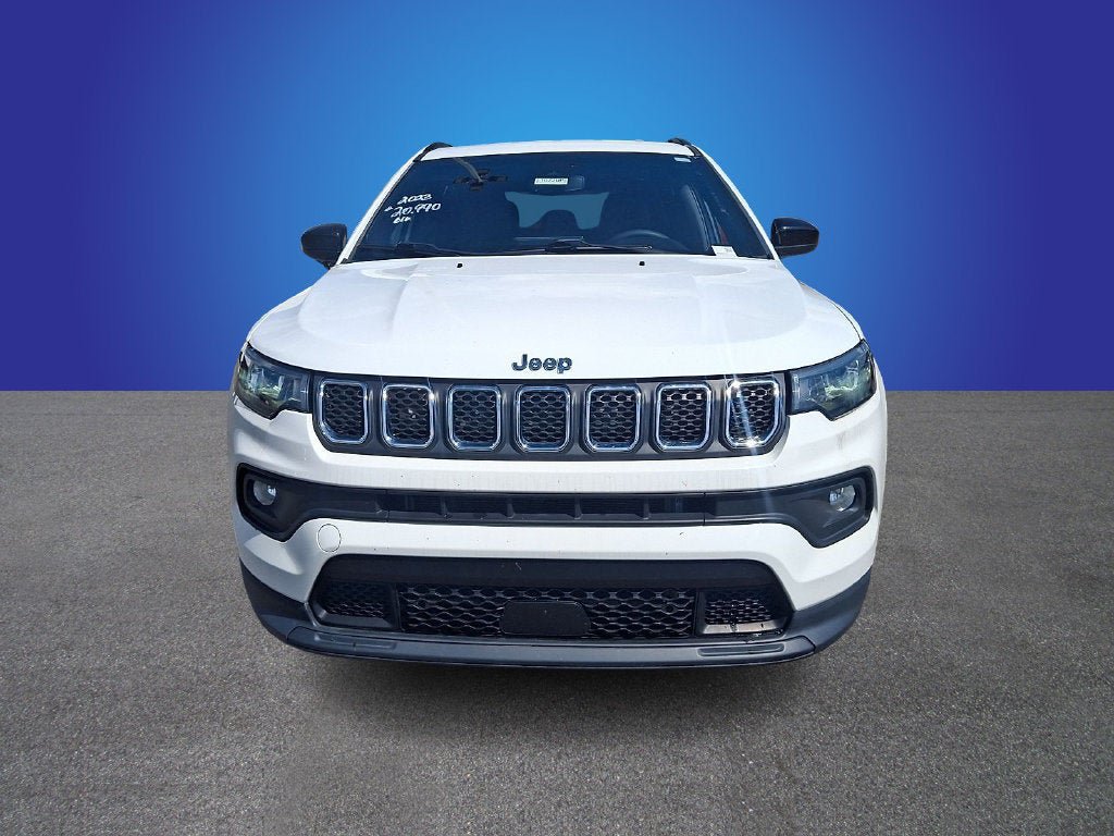 Used 2023 Jeep Compass Latitude AWD/4WD image 2