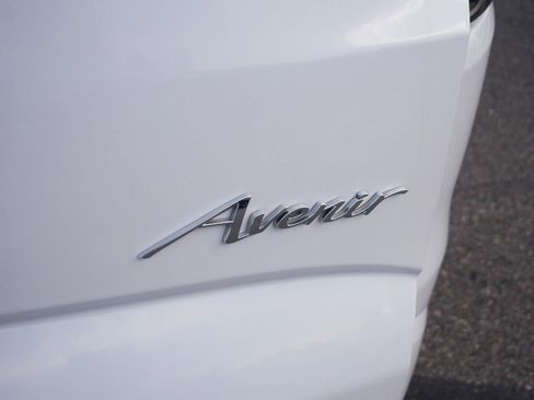 Used 2022 Buick Enclave Avenir image 8