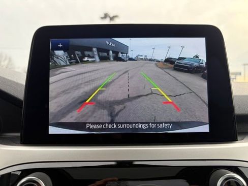 Used 2020 Ford Escape SE image 12