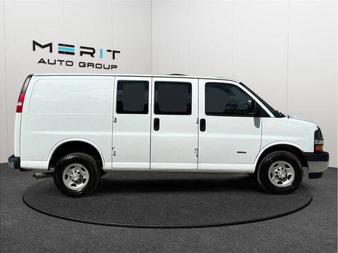 Used 2017 Chevrolet Express 2500 RWD image 10