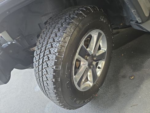 Used 2019 Jeep Wrangler Unlimited Sahara AWD/4WD image 31