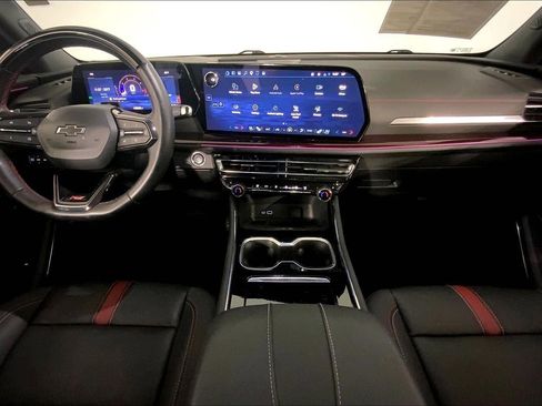 Used 2025 Chevrolet Traverse RS AWD/4WD image 15