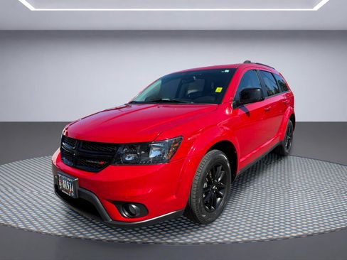 Used 2019 Dodge Journey SE w/ Blacktop Package FWD image 2