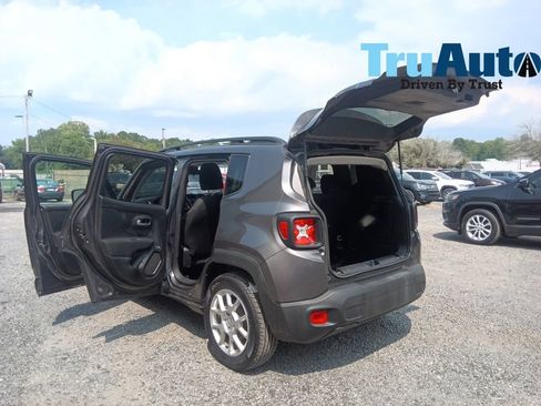 Used 2020 Jeep Renegade Latitude FWD image 13