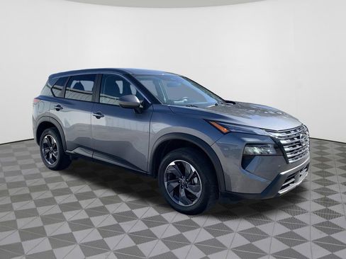 Used 2025 Nissan Rogue SV FWD image 4