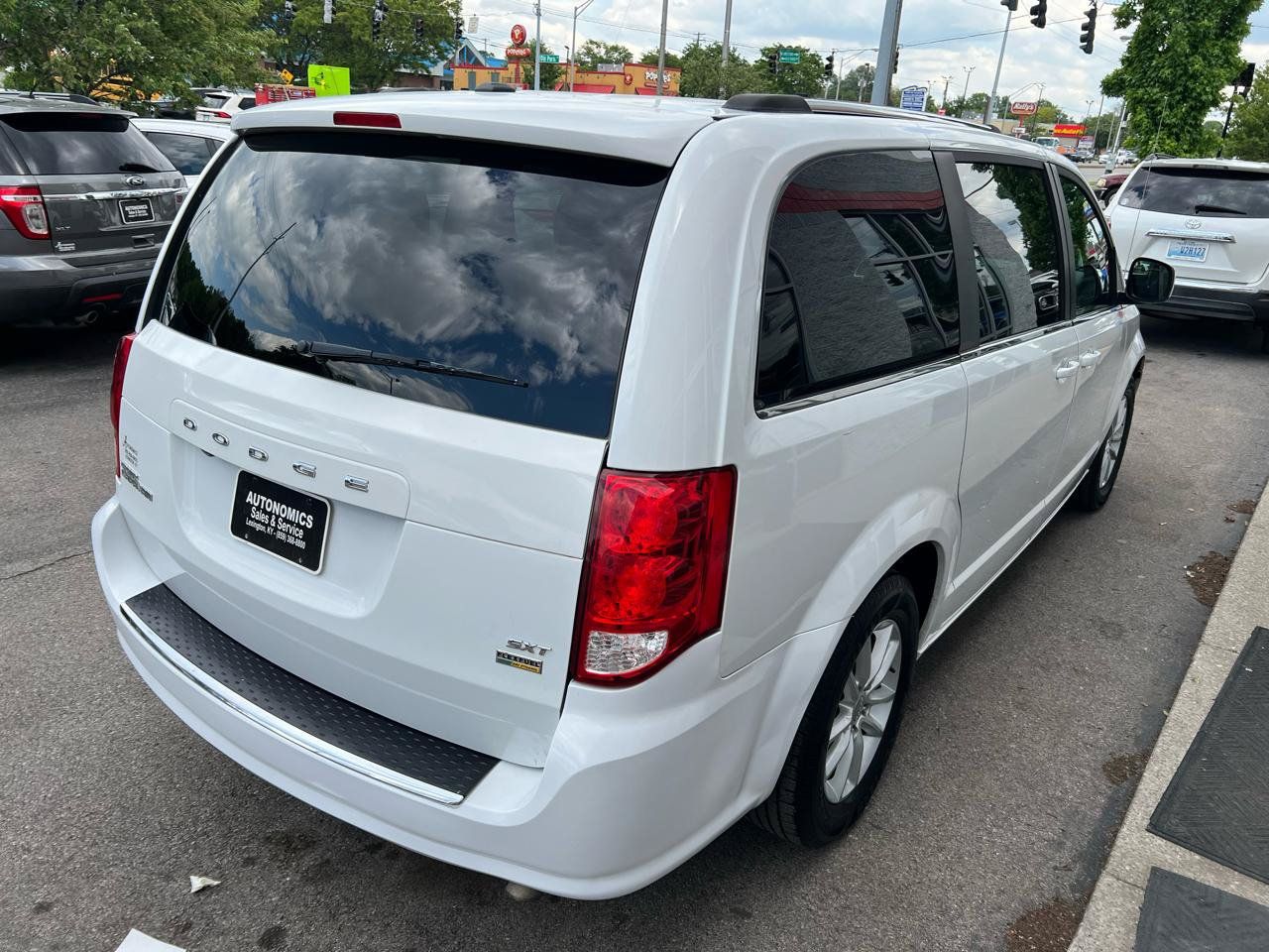 Used 2019 Dodge Grand Caravan SXT FWD image 7