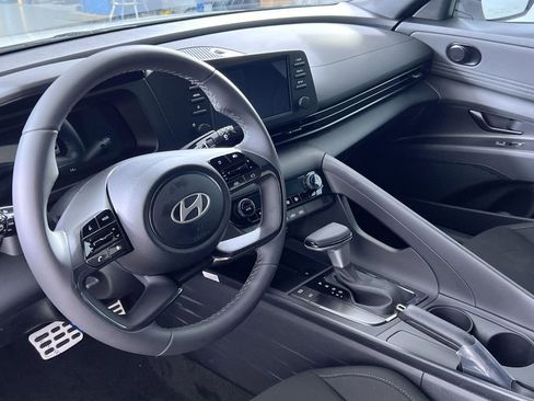 Used 2025 Hyundai Elantra Sport image 27