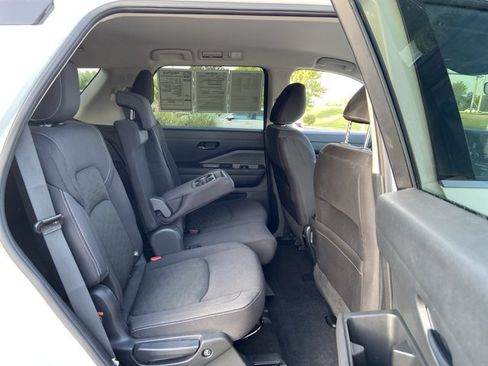 Used 2024 Nissan Pathfinder SV FWD image 16