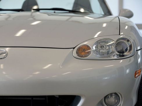 Used 2003 MAZDA MX-5 Miata RWD image 11