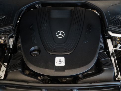 Certified 2024 Mercedes-Benz Maybach S 680 4MATIC image 32