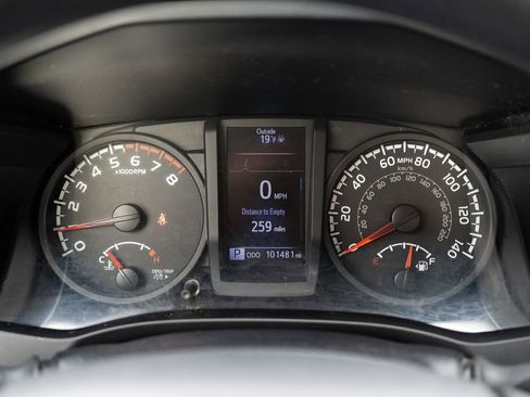 Used 2018 Toyota Tacoma SR image 23