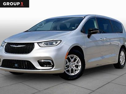Used 2024 Chrysler Pacifica Touring-L