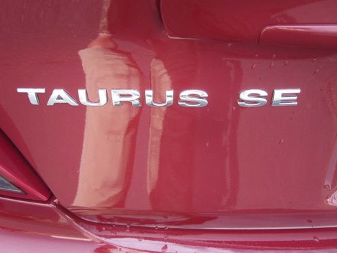 Used 2005 Ford Taurus SE image 30