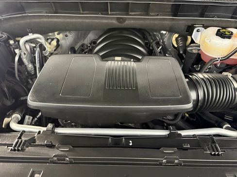 Used 2026 Chevrolet Suburban Premier AWD/4WD image 39