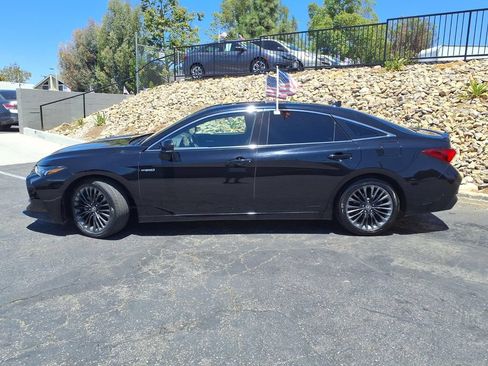 Used 2021 Toyota Avalon XSE FWD image 3