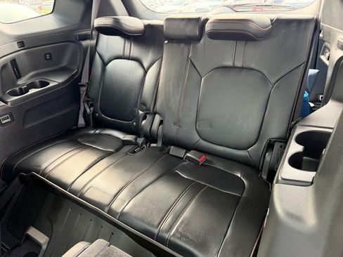 Used 2025 Honda Pilot TrailSport image 9