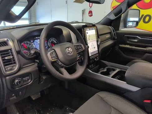 New 2026 RAM 1500 4x4 Crew Cab image 10