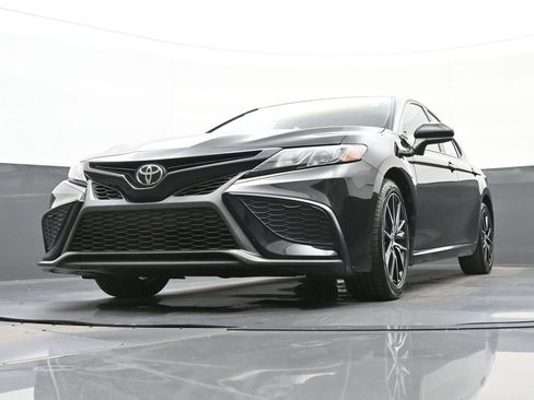 Used 2021 Toyota Camry SE image 43