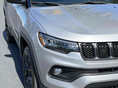 Used 2023 Jeep Compass Latitude AWD/4WD image 60