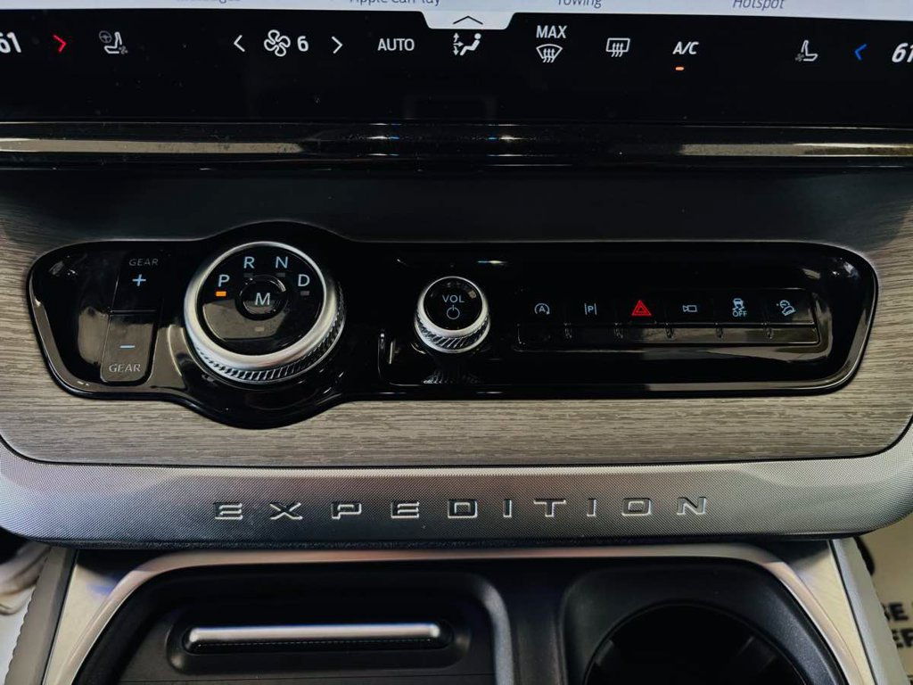 Used 2025 Ford Expedition Platinum w/ Driver's Package AWD/4WD image 62