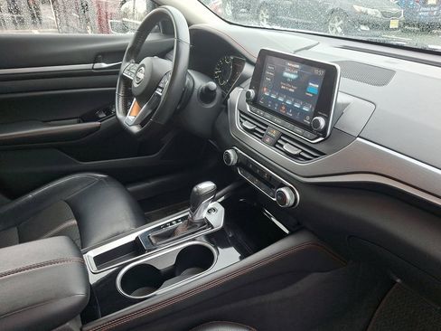 Used 2024 Nissan Altima 2.5 SR image 12