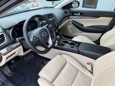 Used 2016 Nissan Maxima Platinum w/ Interior Lighting Package FWD image 14