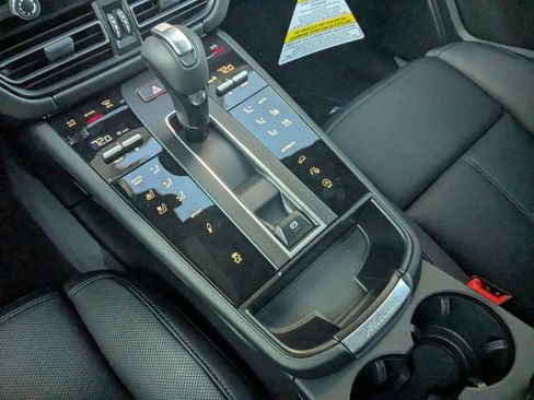 Certified 2026 Porsche Macan S AWD/4WD image 21