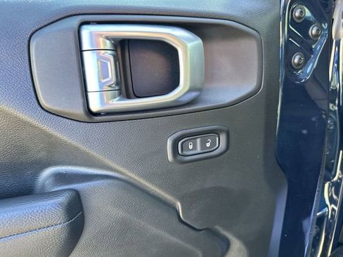 Used 2025 Jeep Wrangler Sport AWD/4WD image 17