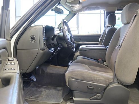 Used 2005 GMC Sierra 2500 SLE w/ Heavy-Duty Power Package AWD/4WD image 74
