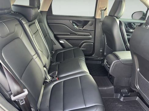 Used 2025 Lincoln Corsair AWD image 31