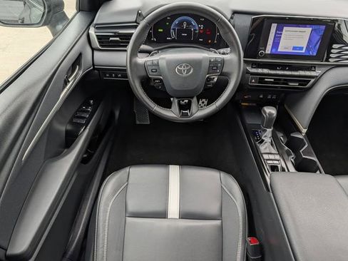 Used 2025 Toyota Camry SE FWD image 12